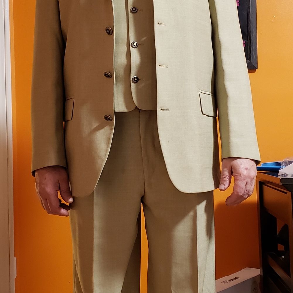 SUIT WITH VEST